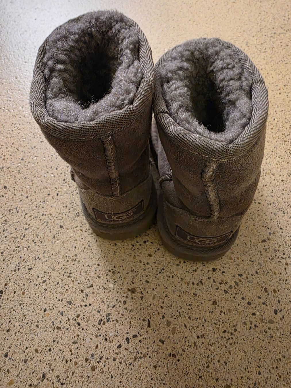 Ugg Herrenschuhe: UGG Winterstiefel Grösse 22.5 – Gebraucht aus Zürich von Allek 1