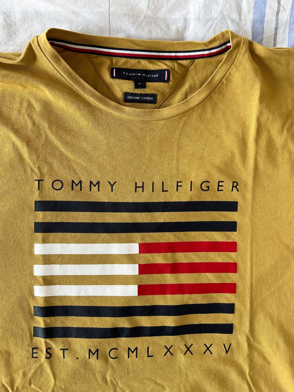 Tommy Hilfiger T-shirt: Tommy Hilfiger T-shirt – Nuovo (secondo la descrizione) da Erlenbach ZH venduto da Syssi_C 1