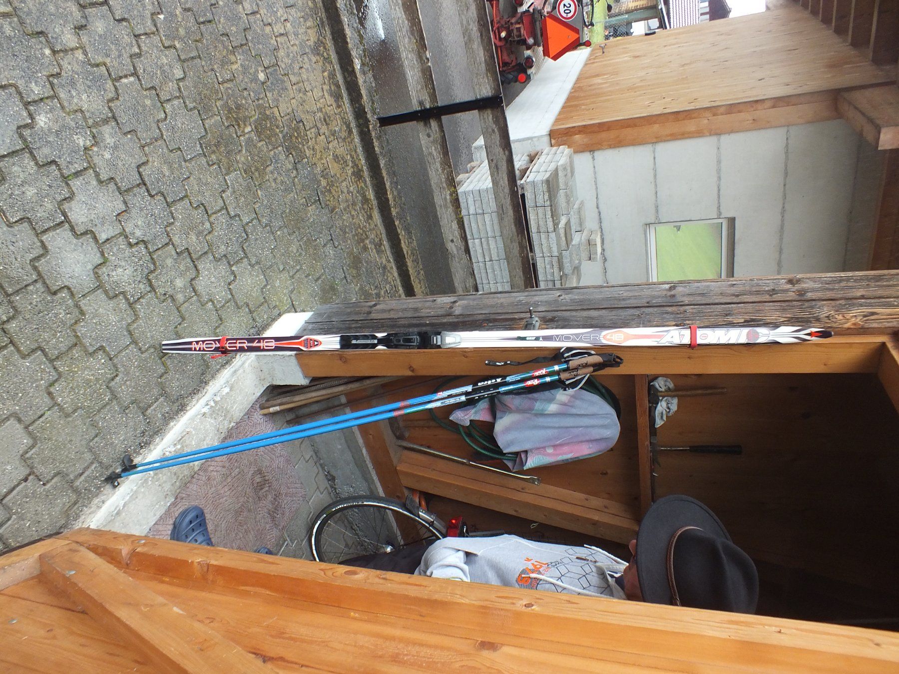 Atomic Skis: Langlaufski Atomic mit Schuhe – Gebraucht aus Kandergrund von hor_8xln