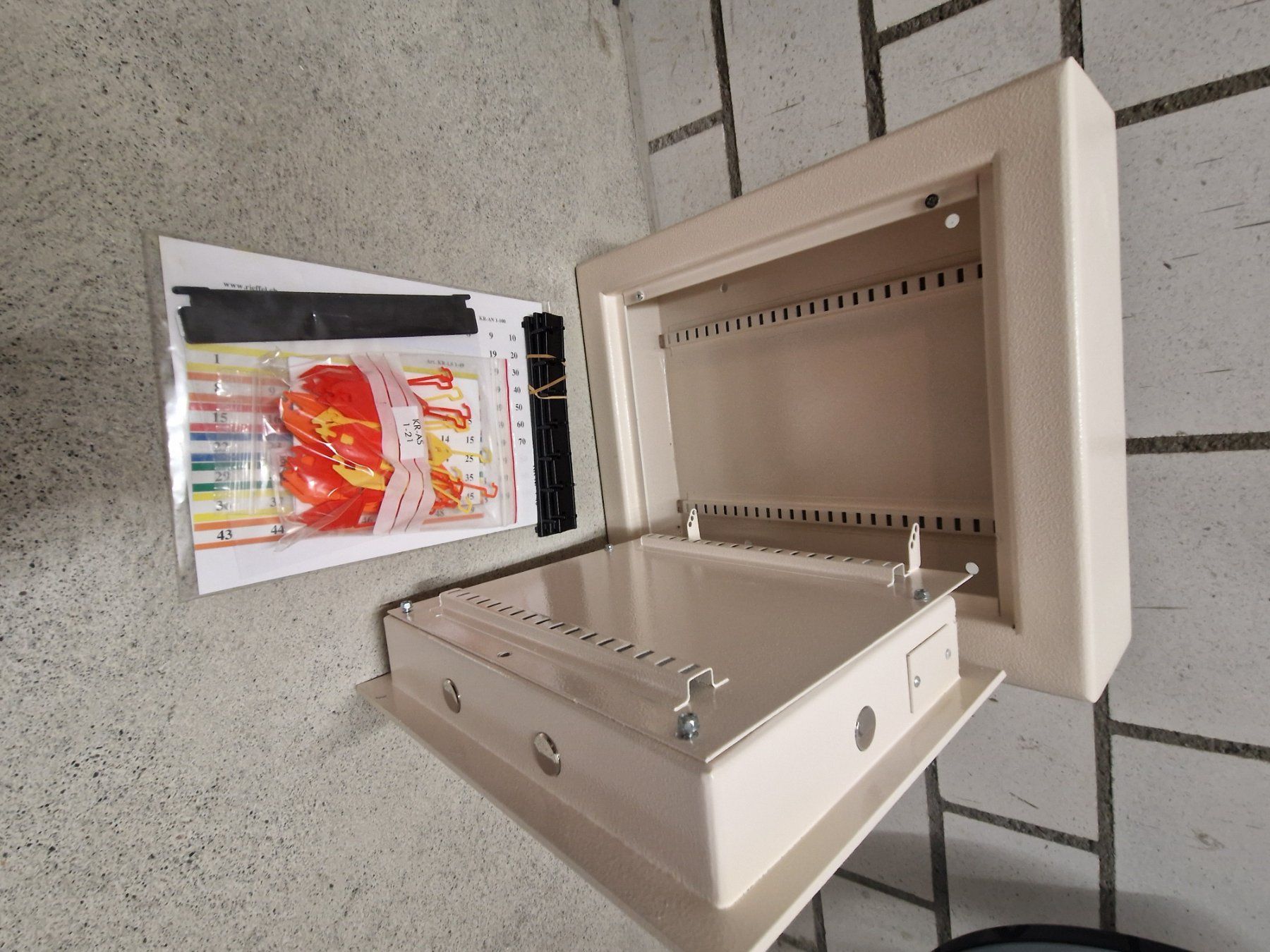 Casseforti: Schlüsseltresor – Nuovo (secondo la descrizione) da Laupen BE venduto da Klous85 1