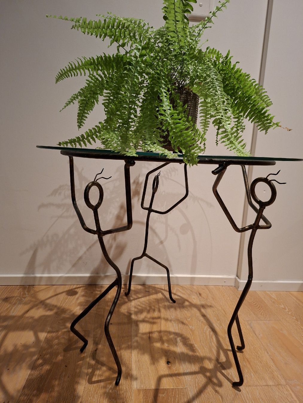 Tische: Design Beistelltisch "Dancing Figures Side Table" – Gebraucht aus Oftringen von Nore1990 1