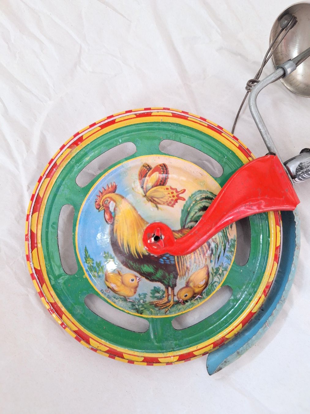 Giocattoli: Mid-Century tin push wheel with working bell – Usato da Volketswil venduto da LisaSch1 1