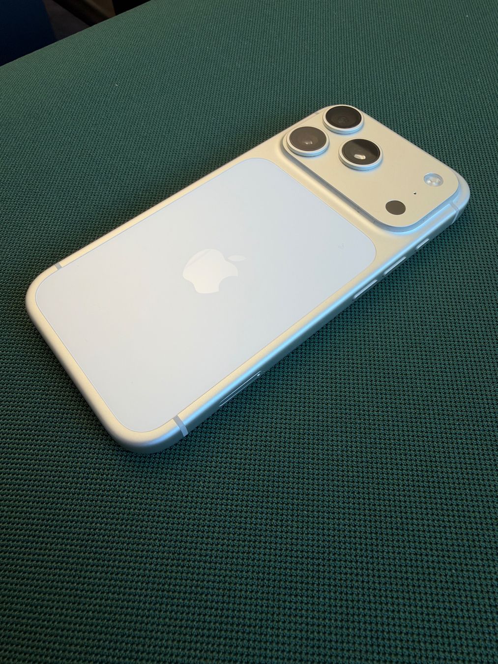 Apple Telefoni cellulari / Smartphones: Apple iPhone 17 PRO 512GB Silver – Usato da Zürich venduto da nick55nack 2