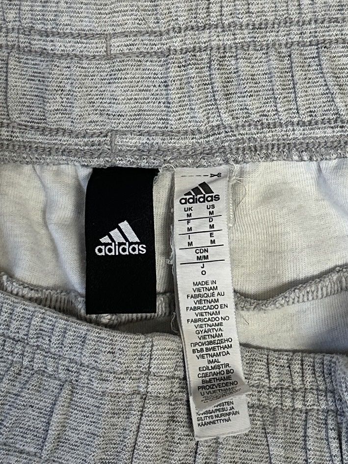 Adidas Pantalons: Adidas Short G M – D'occasion à Maienfeld par tobeyl2020 3