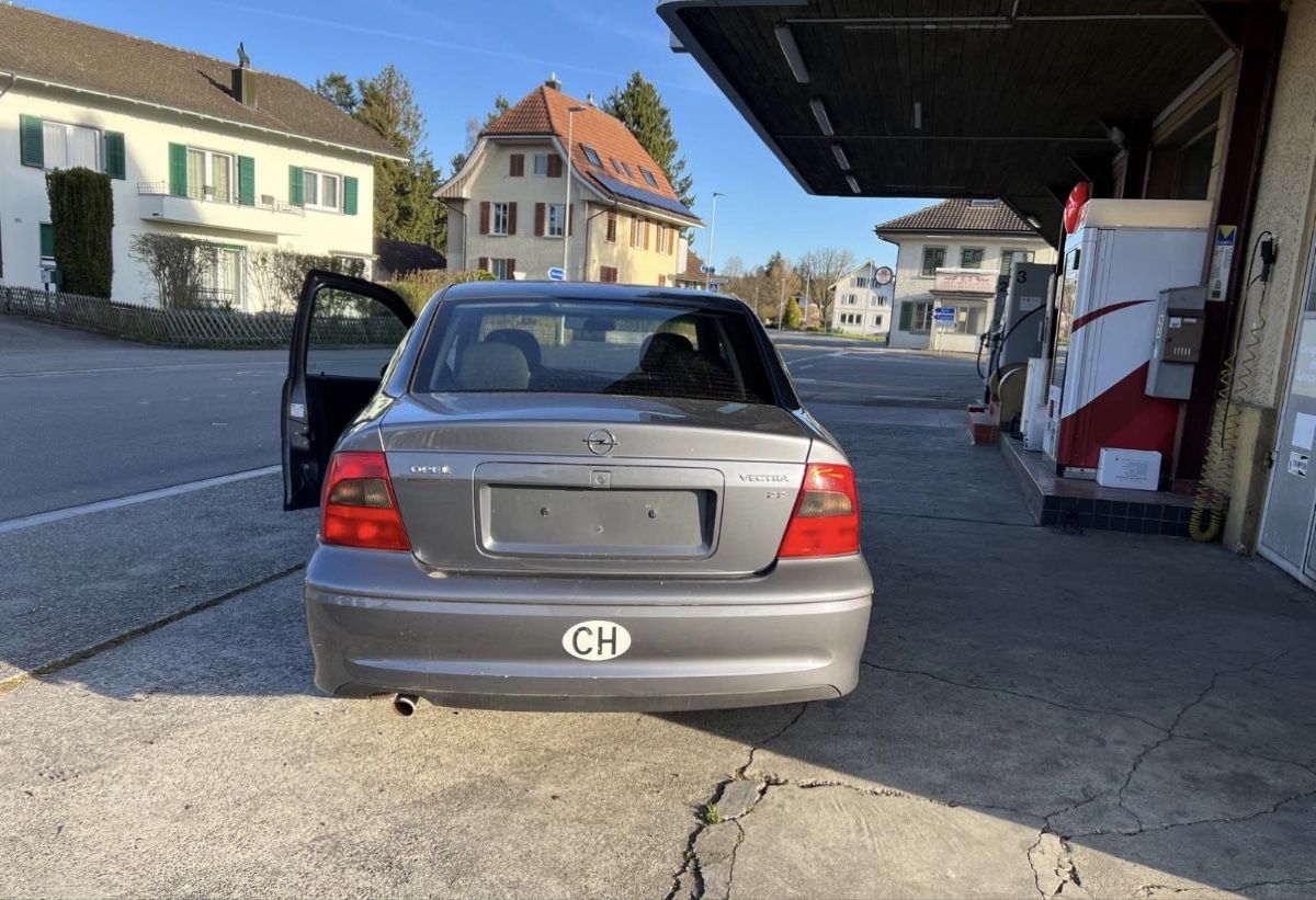 Opel Automobili: Opel Vectra 2.2 – Difettoso da Halten venduto da deli95 2
