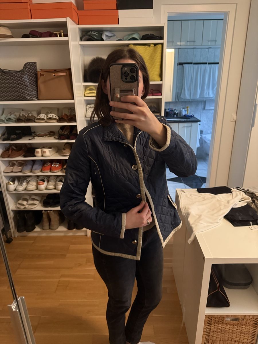 Max Mara Jacken: Weekend Max Mara Quilted Navy Jacket Size S - Spring/Summer – Gebraucht aus Küsnacht ZH von Helenassecondhand 1