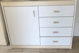 Kommode weiss mit einer Tür und vier Schubladen gebraucht