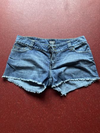 Schöne kurze Hosen