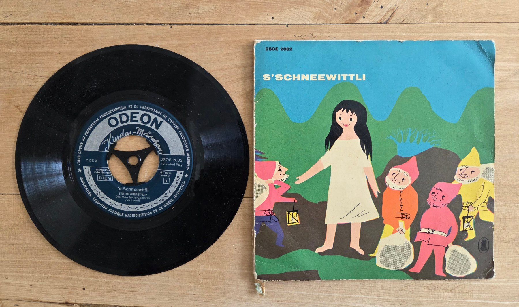 Vinyles: 8 Schweizer Märchenplatten M45, 6 davon mit Originalumschlag – D'occasion à Dübendorf par Cheibeguet 2