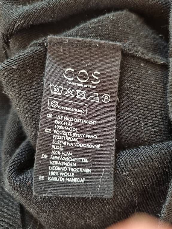 Cos Pulls & Sweat-shirts: Pullover mit kleinem Kragen S cos – D'occasion à Arlesheim par evi_gm8h 1