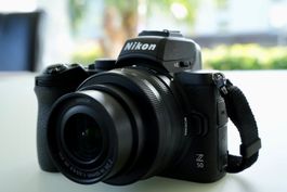 Nikon Z50 + 2 Objektive (NIKKOR Z DX 16–50 mm & NIKKOR 50–25