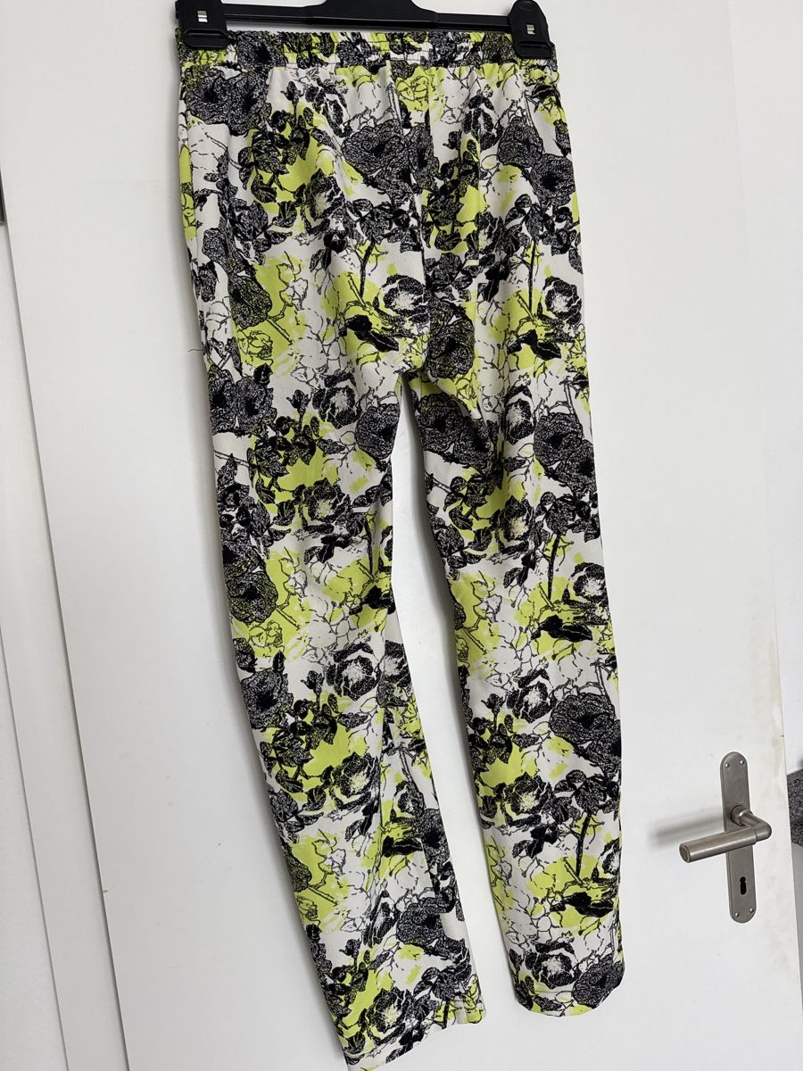Guess Pantaloni: Guess summer trousers – Usato da Thalwil venduto da perulina 3