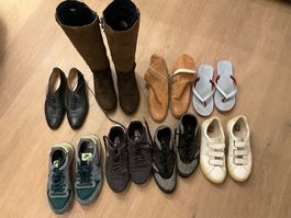 Lot de chaussures femme - bottes, baskets, sandales