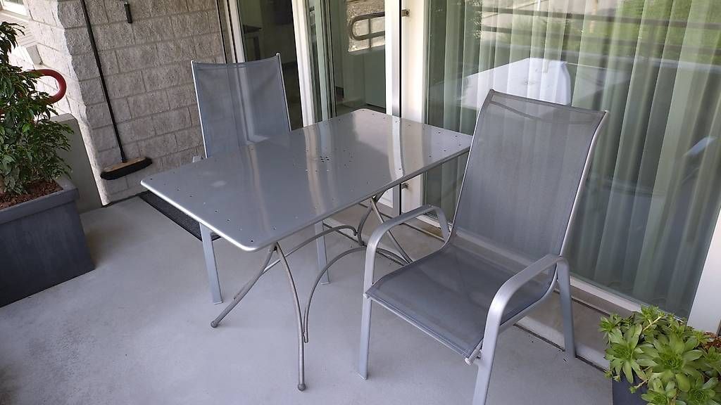 Tavoli: Garten/Balkon Tisch mit 2 Stühlen – Usato da Wilen b. Wollerau venduto da A944734