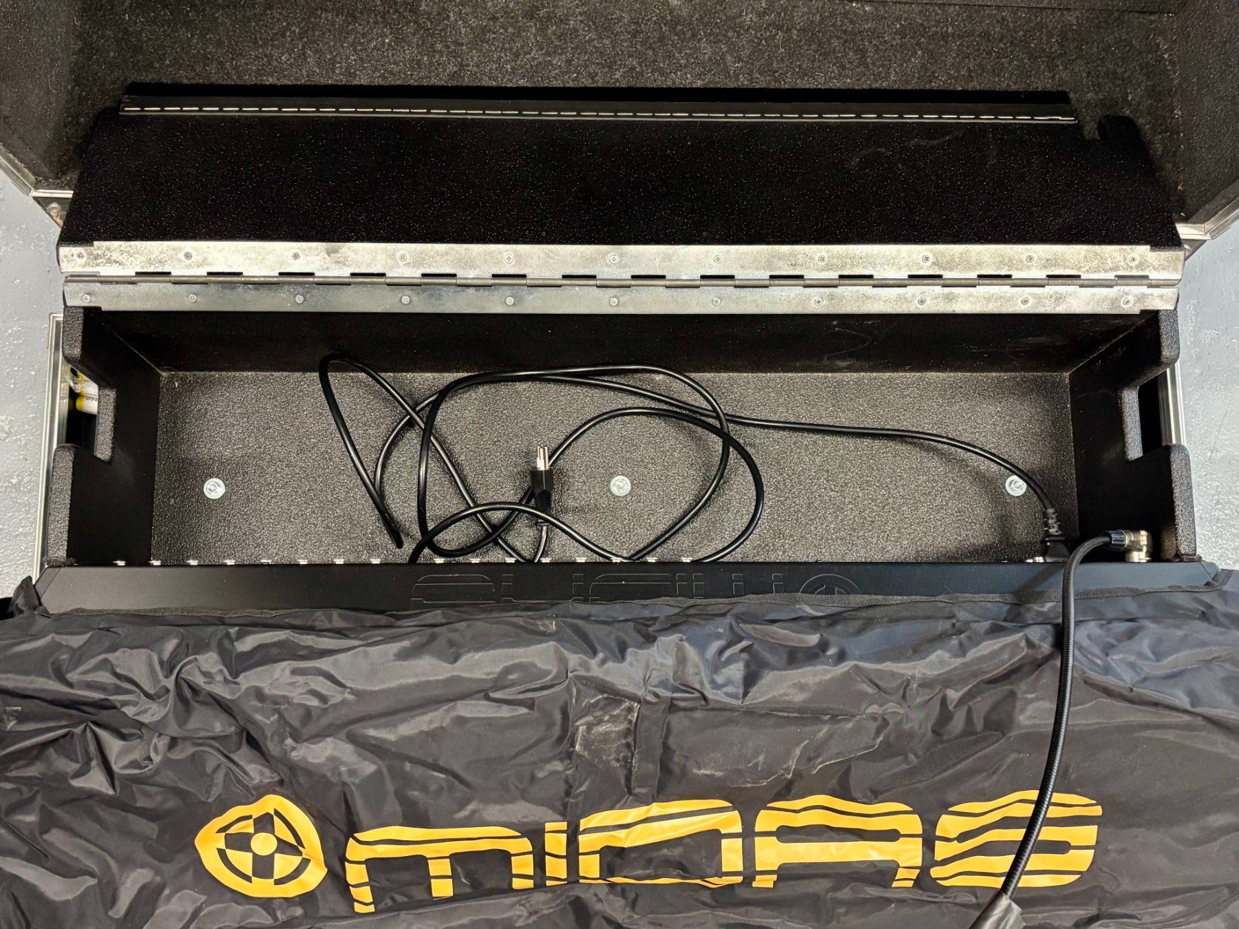 Midas Console di mixaggio: Mischpult Midas M32 inkl. Case – Usato da Konolfingen venduto da lbu_7t6t 2
