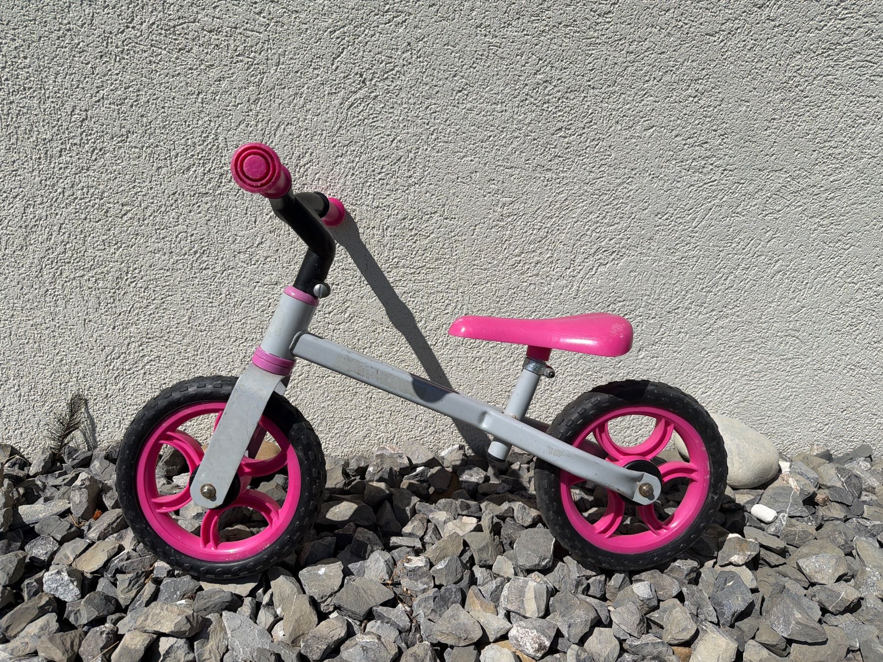 Fahrzeuge für Kinder: Kinder Laufrad Pink/Grau – Gebraucht aus Gunzwil von mhj_s88f