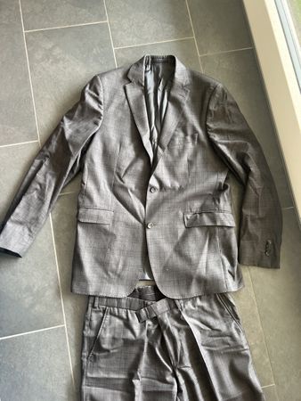 Grauer Herrenanzug, Grösse 52, shaped tailored, Top Zustand
