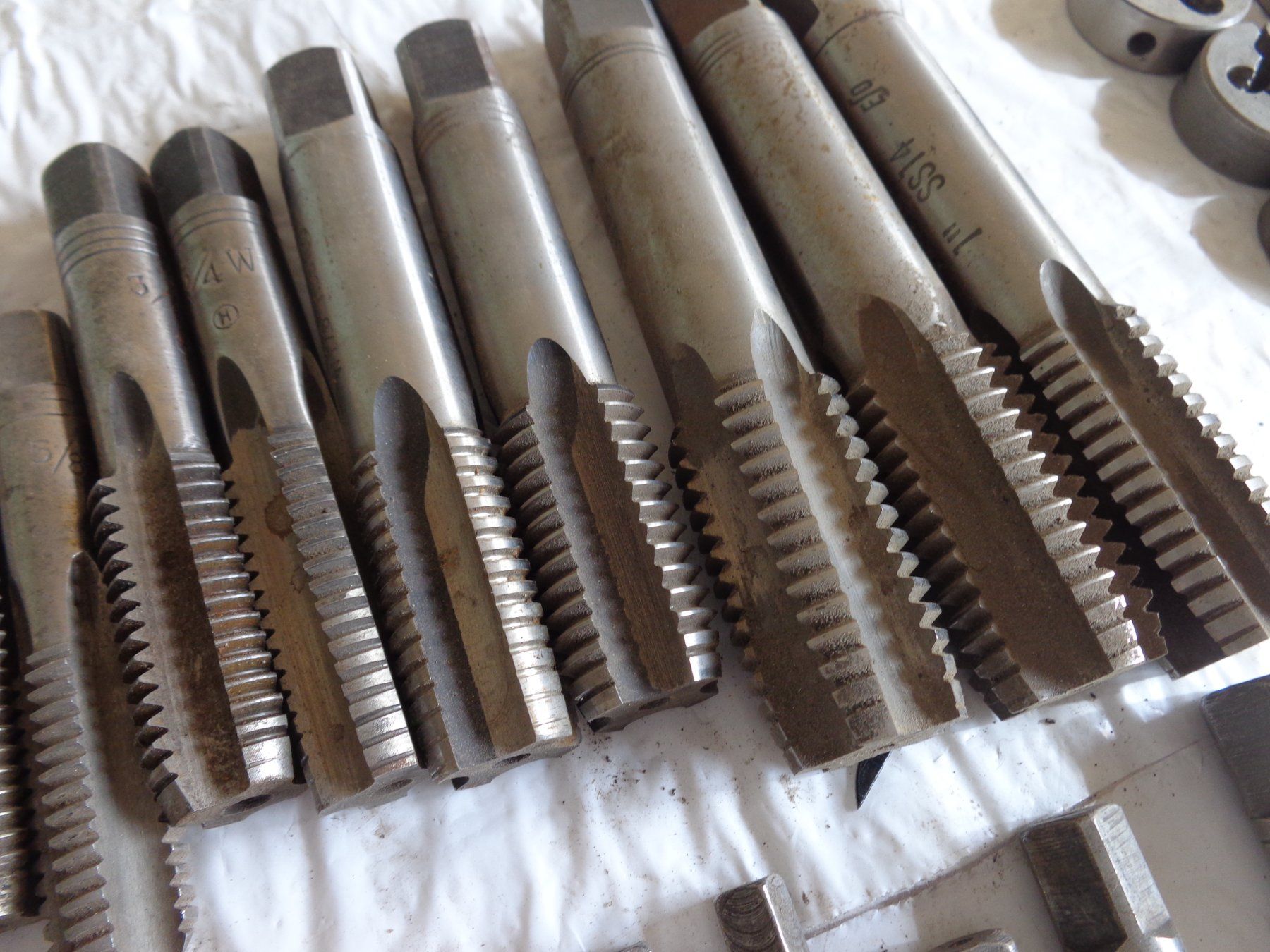 Tous les outils: 3 .Gewindeschneideset Gross Diverse Einsätze – D'occasion à Liestal par Gecko16 9