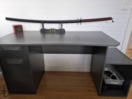 Bureau pratique et nombreux rangements