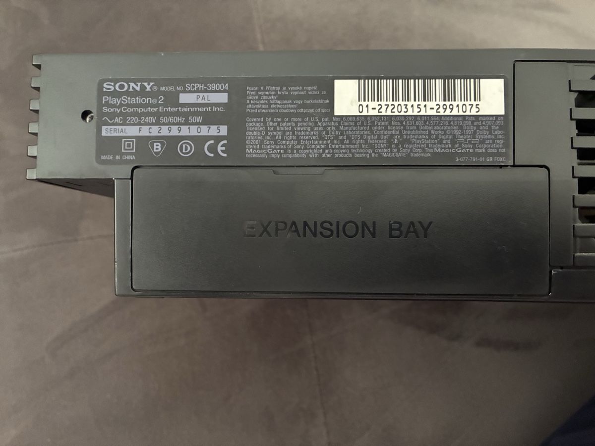 Sony Console: Playstation 2 mit 2 Controller, 1 Spiel Ohne Kabel – Usato da Zürich venduto da banane70 4