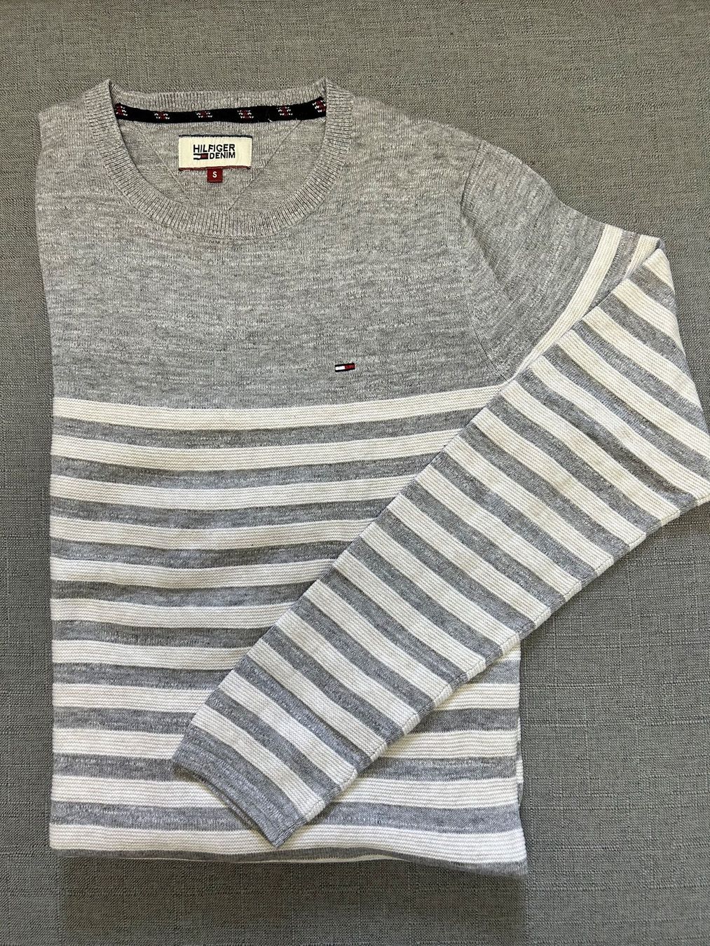 Tommy Hilfiger Maglioni & Felpe: Top Tommy Hilfiger Pullover grau weiss – Nuovo (secondo la descrizione) da Chur venduto da i__trade 1