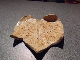 Blatt Keramik als Schale
