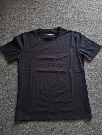 T-shirt homme  noir taille XL neuf jamais porté 