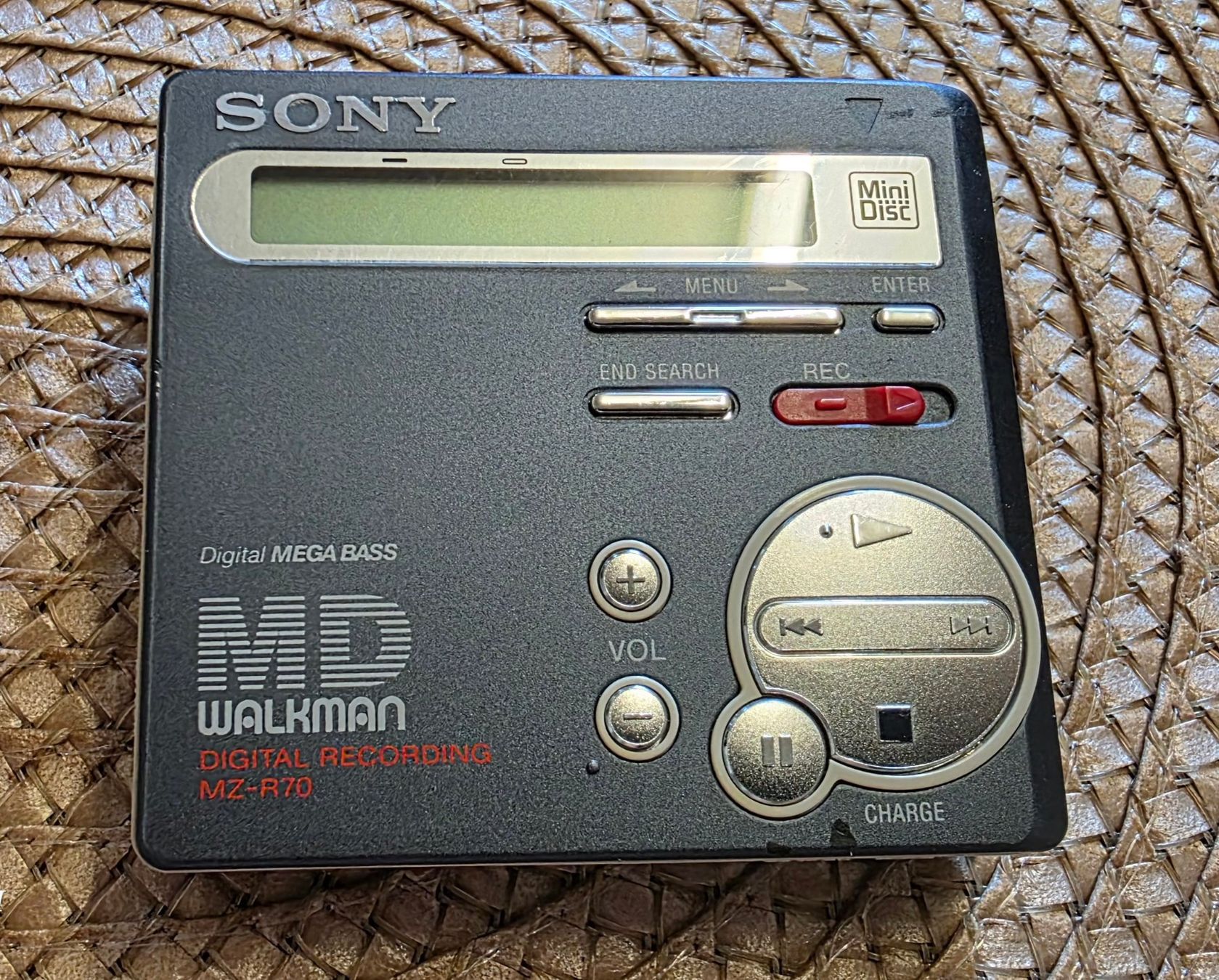 Sony Minidisc: Sony Minidisc MZ-R70 – Usato da Luzern venduto da Sulfato