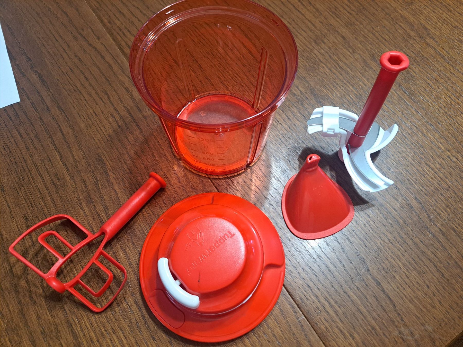 Tupperware Küchengeräte: Tupperware Handmixer mit Seilzug – Neu (gemäss Beschreibung) aus Siebnen von 72Speedy