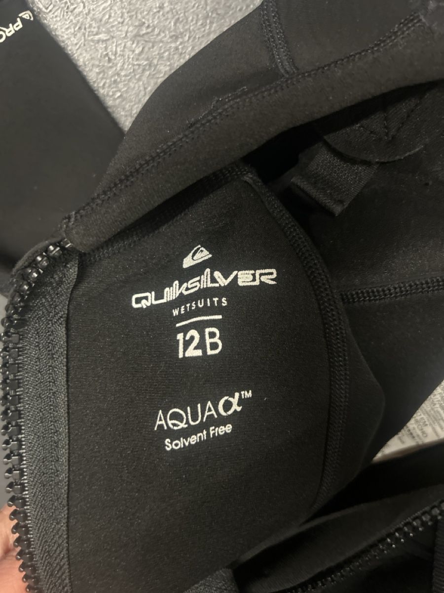 Mute per immersioni: Quicksilver Neoprenanzug  Shorty Grösse 12B – Usato da Adliswil venduto da Mapachito 2