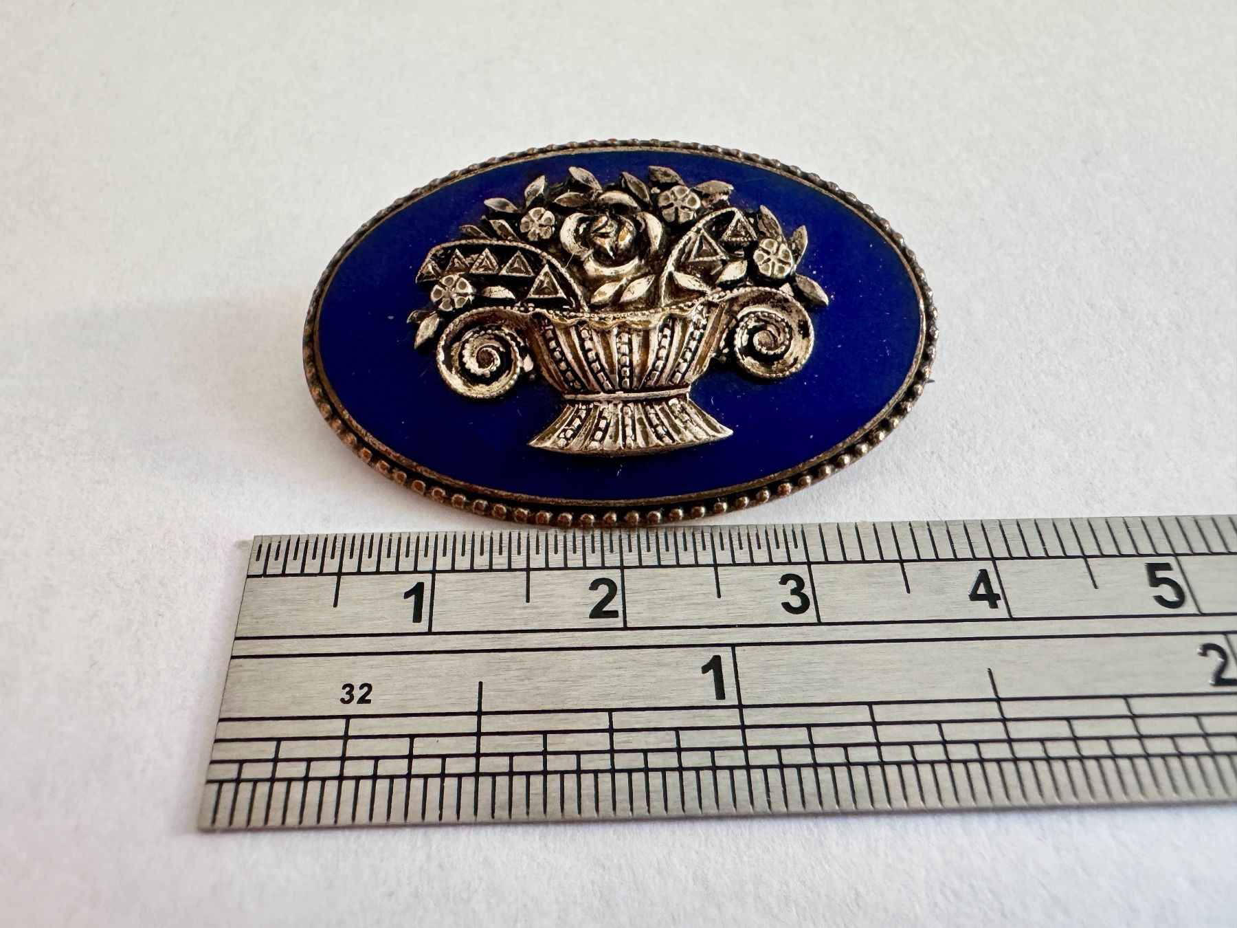 Broches & Aiguilles: Brosche Korb mit Blumen blau emailliert oval alt – D'occasion à Egg b. Zürich par chantilly-lace 3