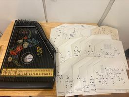 Zither Jubeltöne mit Notenblatt-Kollektion guter Zustand