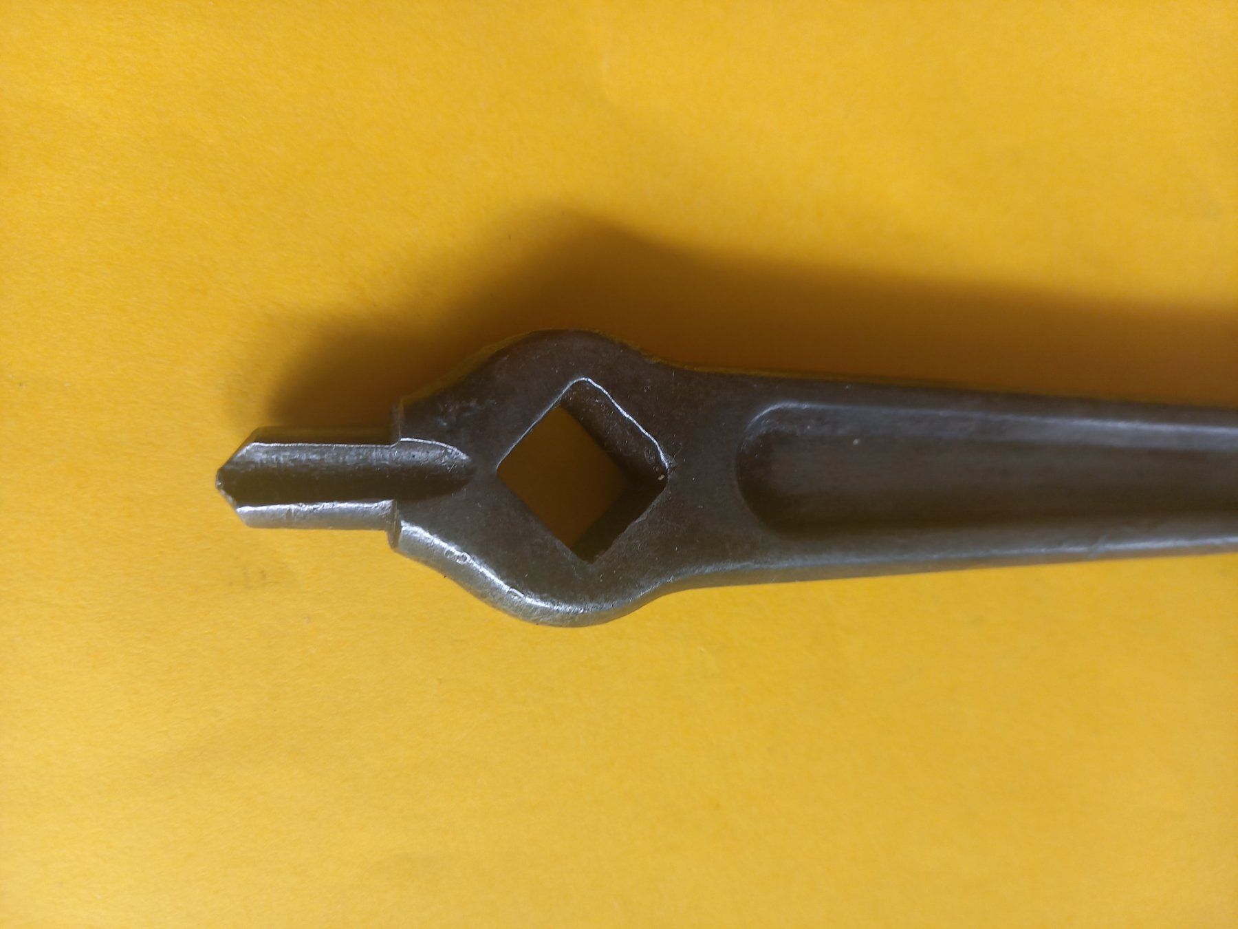 Tutti gli attrezzi: Clef ancienne à goujons Bigla – Usato da Rossens FR venduto da Souris1 5
