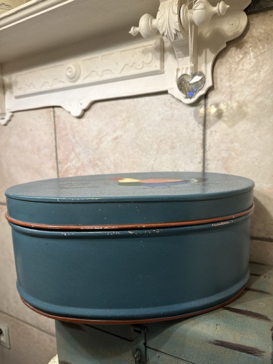 Autres décorations & accessoires: Blechdose oval grün Deckel mit Bild Gebraucht – D'occasion à Schaffhausen par Ibag
