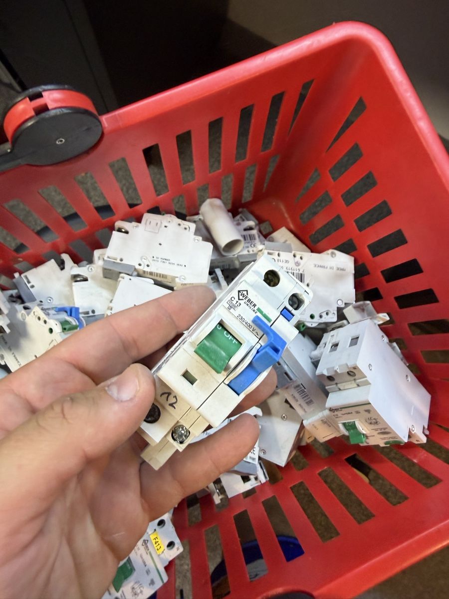 Elektronikbauteile: Sicherung Weber  – Gebraucht aus Bülach von Dragana1996 3