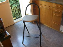 Klapp-Barhocker Schwarz-Grau | Praktische Stehhilfe 70cm