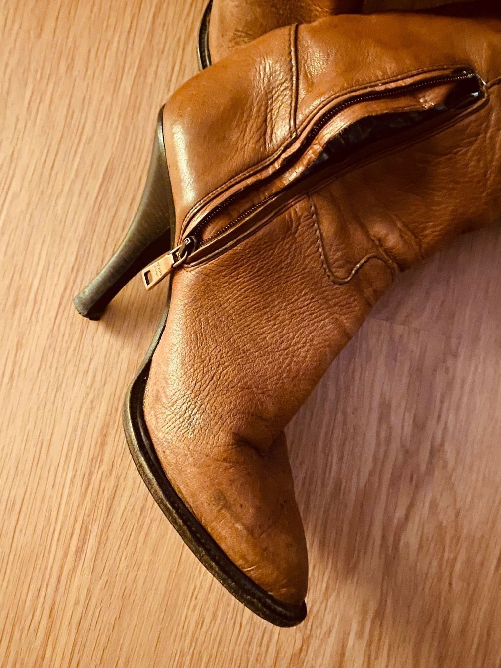 Prada Scarpe da donna: PRADA OVERKNEE BOOTS – Usato da Walchwil venduto da Finibaci 1