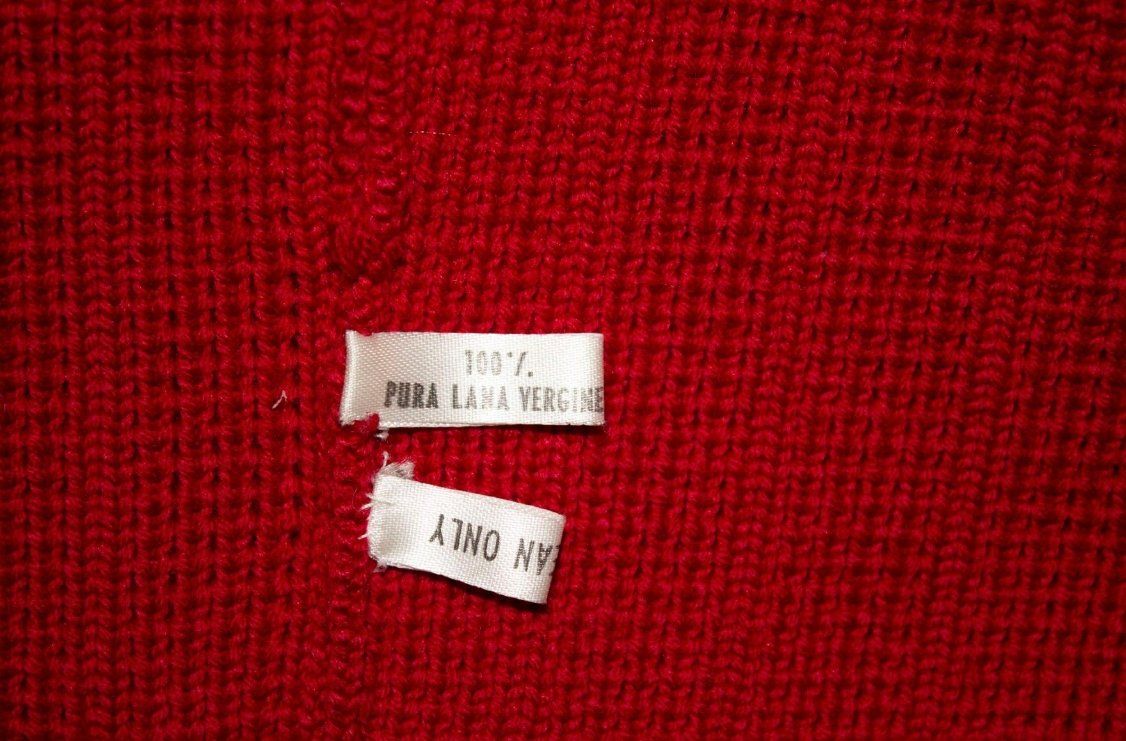 Fox Giacche: Vintage Harrods Red Wool Knit Jacket with Fox Cuffs – Usato da Obergösgen venduto da crystalfox 2
