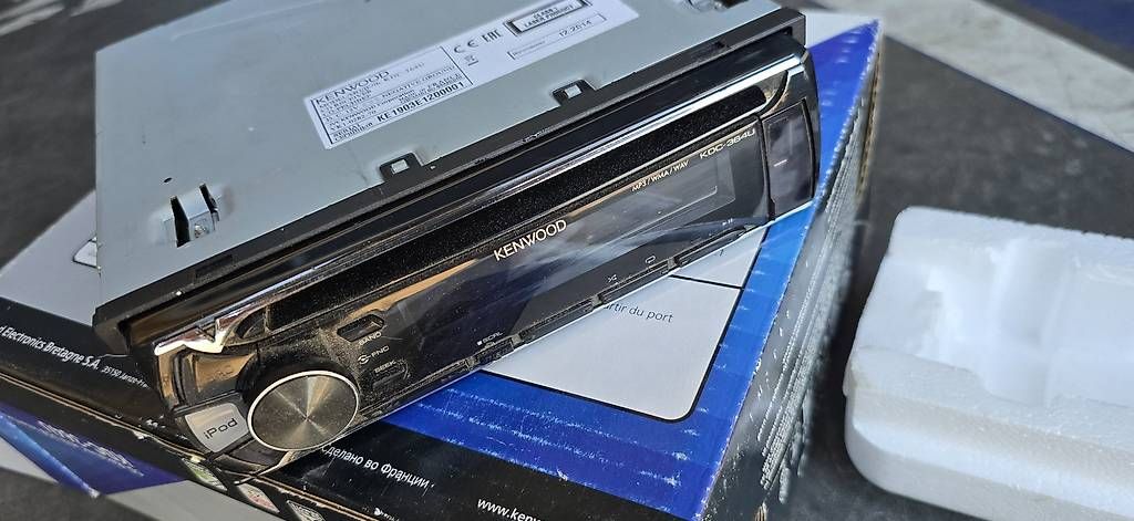 Tutti pezzi di ricambio auto: 2x Autoradio / diverse Neue Autoteile – Usato da Andelfingen venduto da adi_suzuki 4