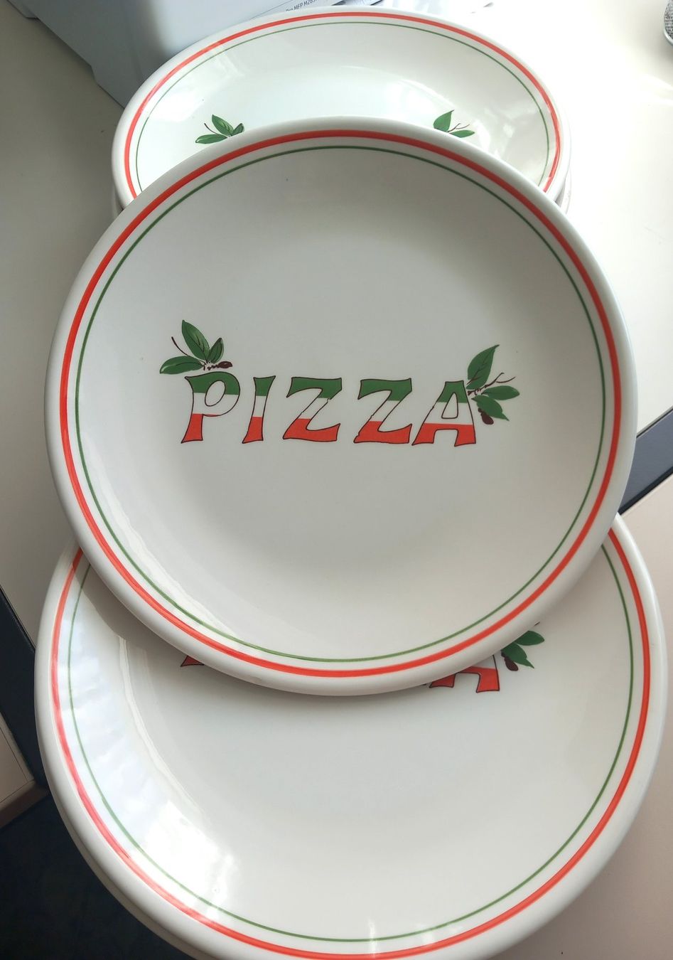 Assiettes: 8 Pizza-Teller mit 30.5 cm – D'occasion à Lindau par san_kg2j