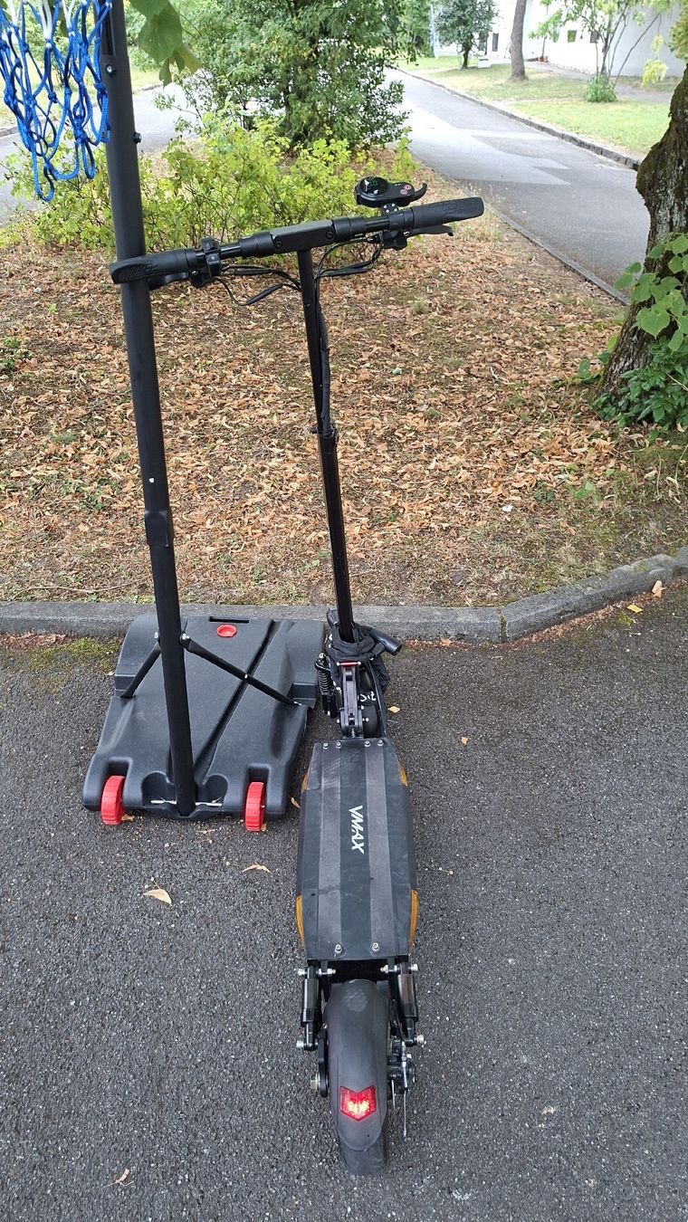 Scooters: Elektro-Scooter VMAX R25 Performance 2020 gebraucht – D'occasion à Rümlang par abd_6zst