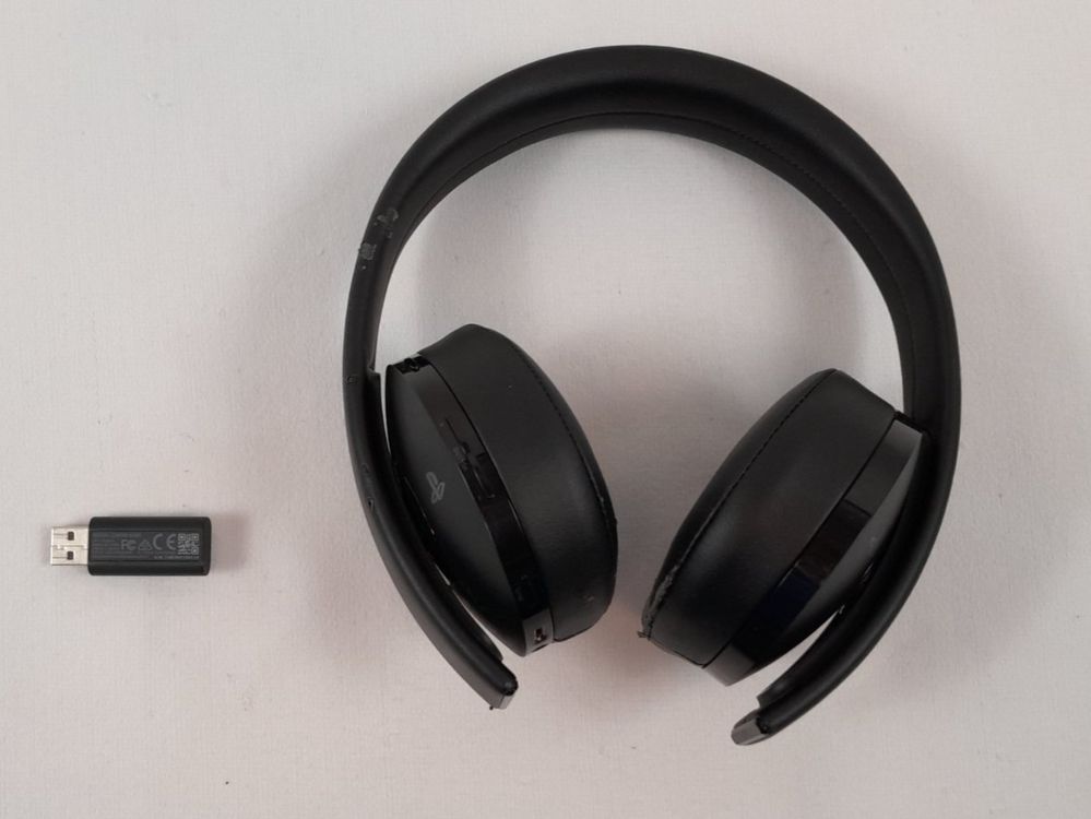 Sony Kopfhörer: SONY Playstation 4 Gold Kabelloses Headset – Gebraucht aus Richterswil von Restwert_Richterswil