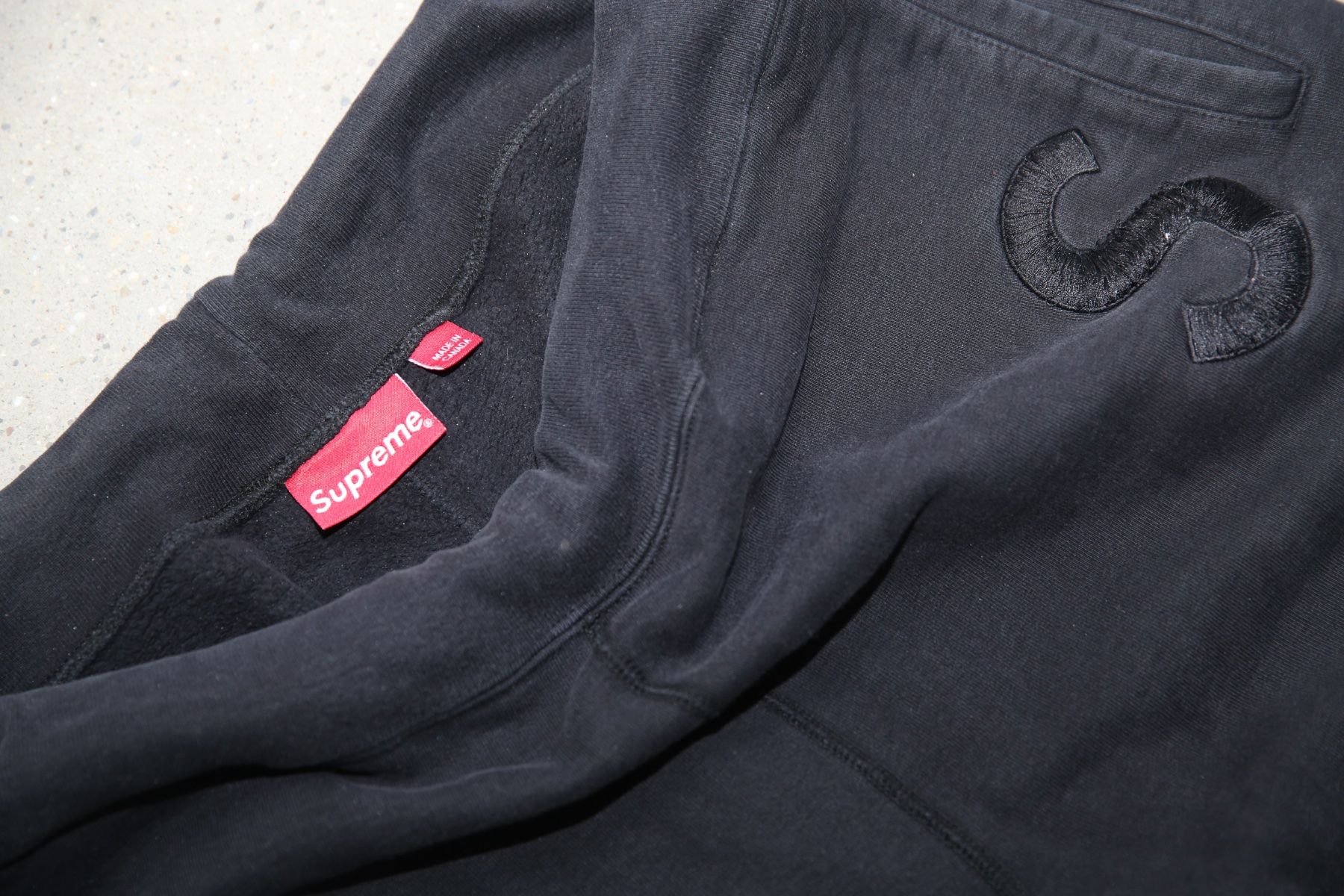 Supreme Pantaloni: heavyweight supreme track pants – Usato da Zürich venduto da considermichael 2