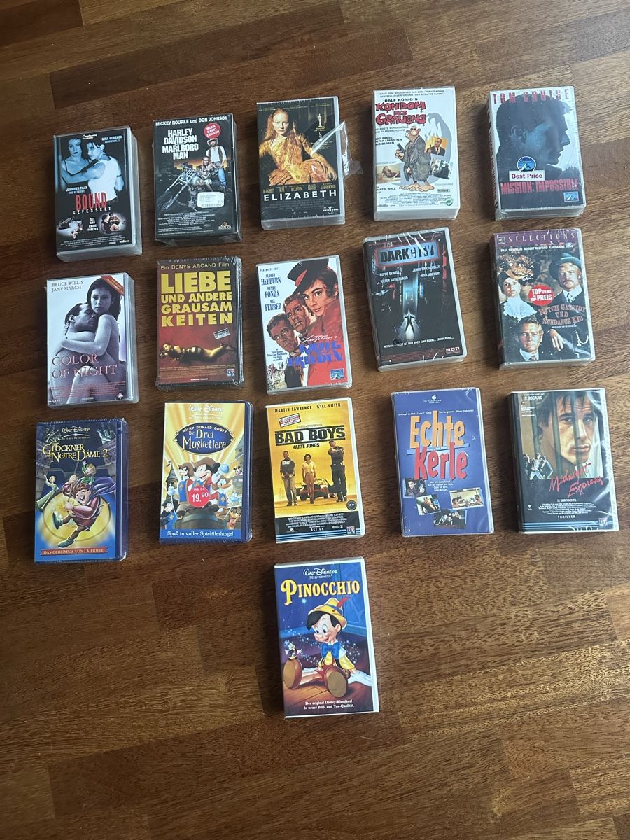Tutti i VHS: 16 VHS Kassetten NEU/Oringinalverpackt – Nuovo e nell'imballaggio originale da Zürich venduto da Kareljan