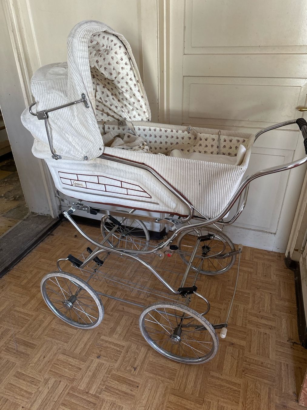 Carrozzine: Vintage Kinderwagen – Usato da Chur venduto da cor_m7br 1