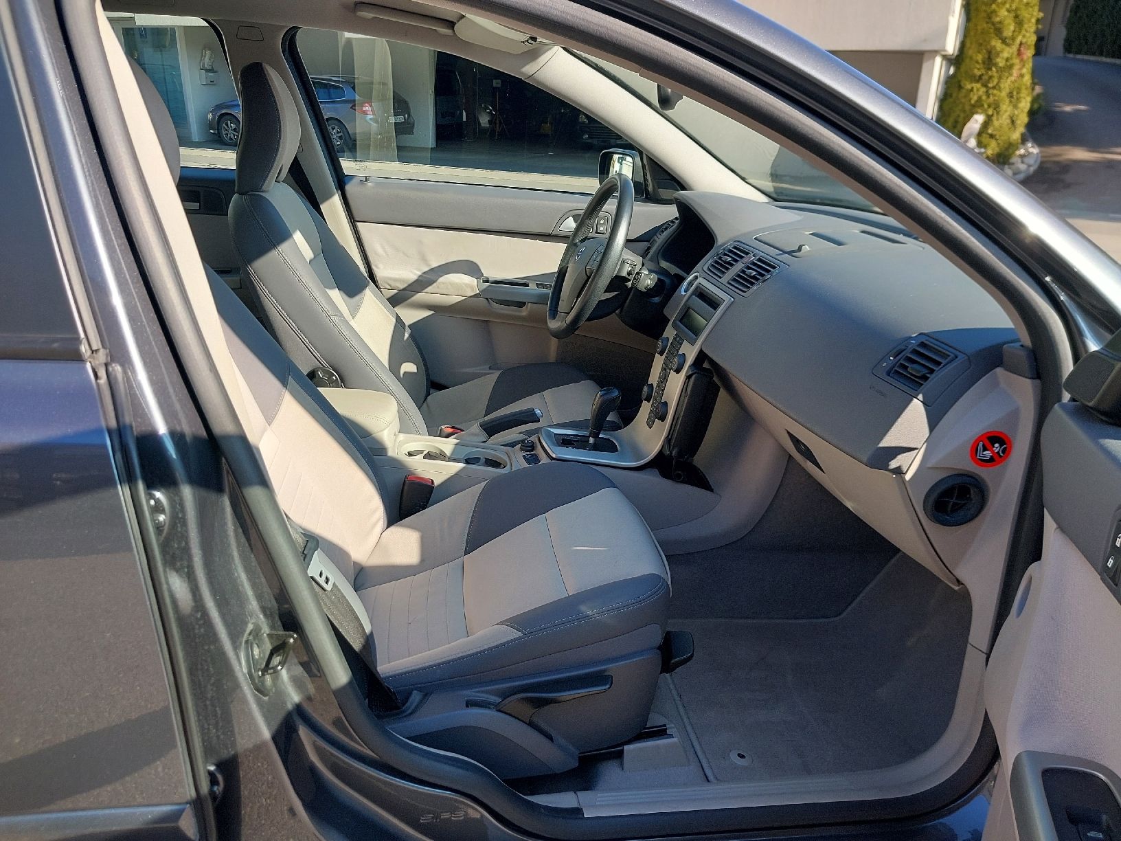 Volvo Autos: Volvo V50 D5 (MFK 10.24) – Gebraucht aus Spiez von  5