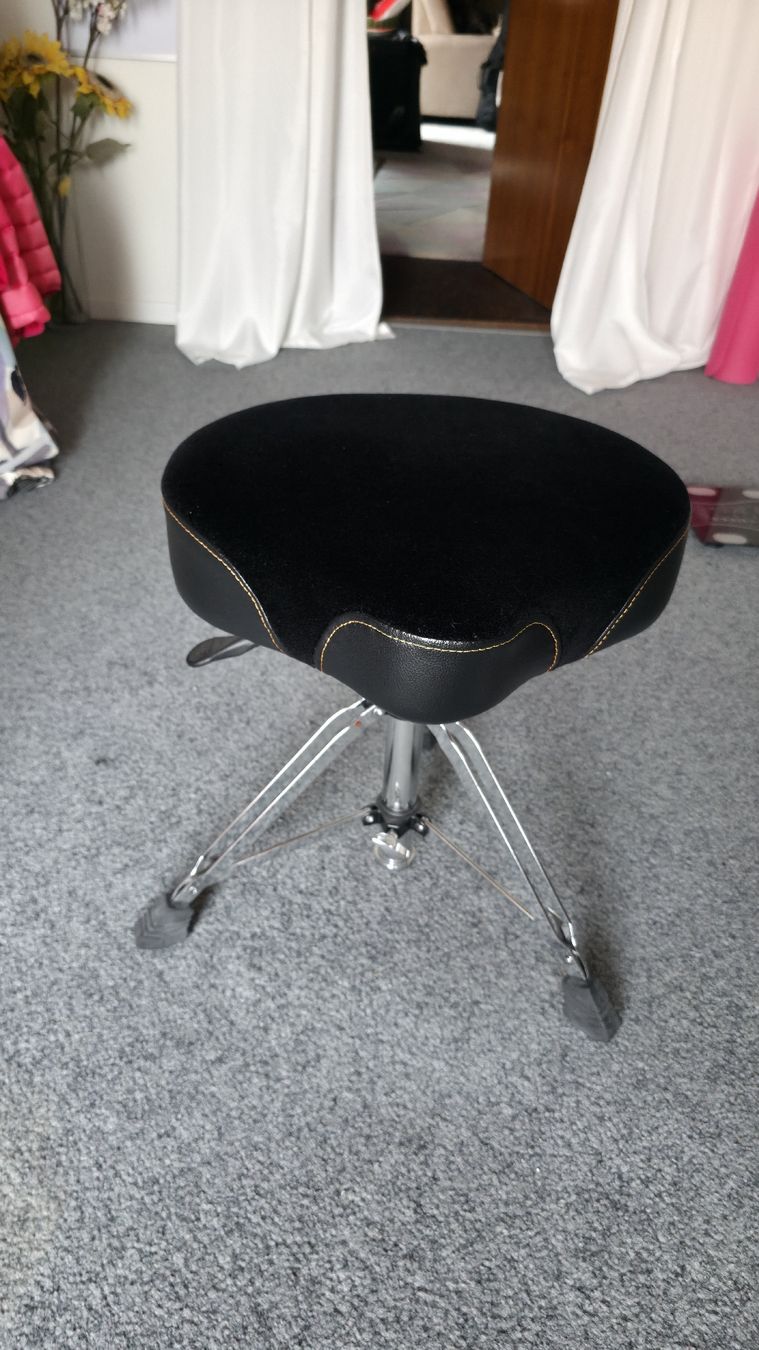 Roland Strumenti musicali: Roland Octapad-30 mit Sitz, Stand, 3 Pedale – Usato da Illighausen venduto da emlyndavies 3
