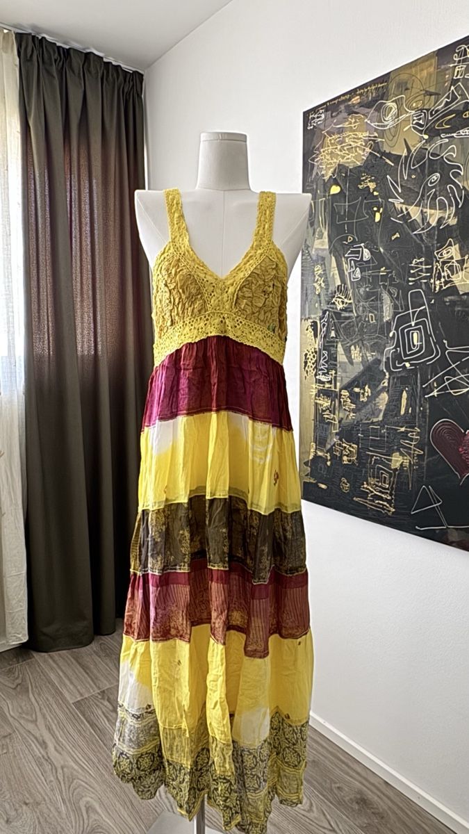 Kleider: Kleid gelb/bordeaux Grösse S  – Gebraucht aus Mörigen von TimelessFinds