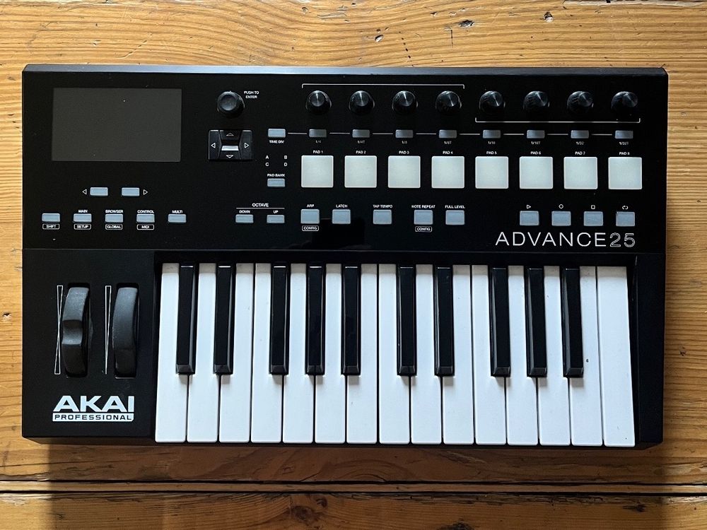 Akai Advance 25 MIDI Keyboard Kaufen auf Ricardo