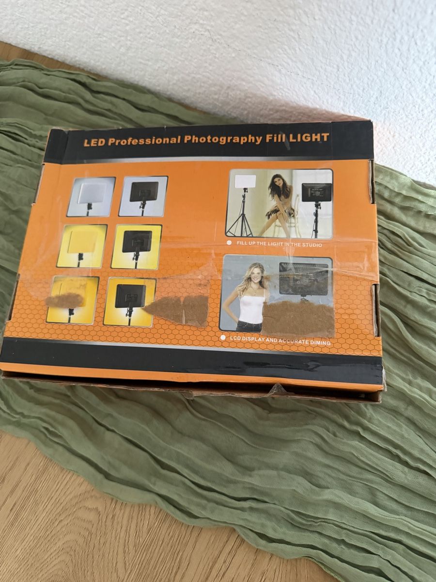 Lampade: LED Photography Fill Light mit Stativ – Usato da Güttingen venduto da bea_2ypn